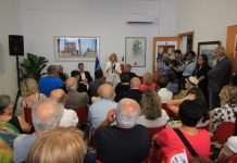 La donazione di quadri alla Camera del Lavoro di Scicli, in ricordo della grande amicizia tra Epifani e Guccione.